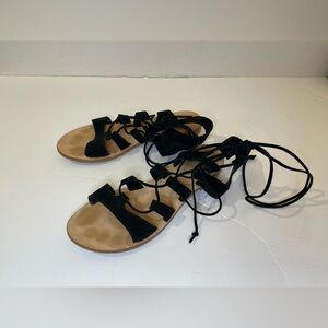 CoRNETTI Women’s Black‎ Leather Heart Gladiator Lace-Up Flat Sandals Size 7